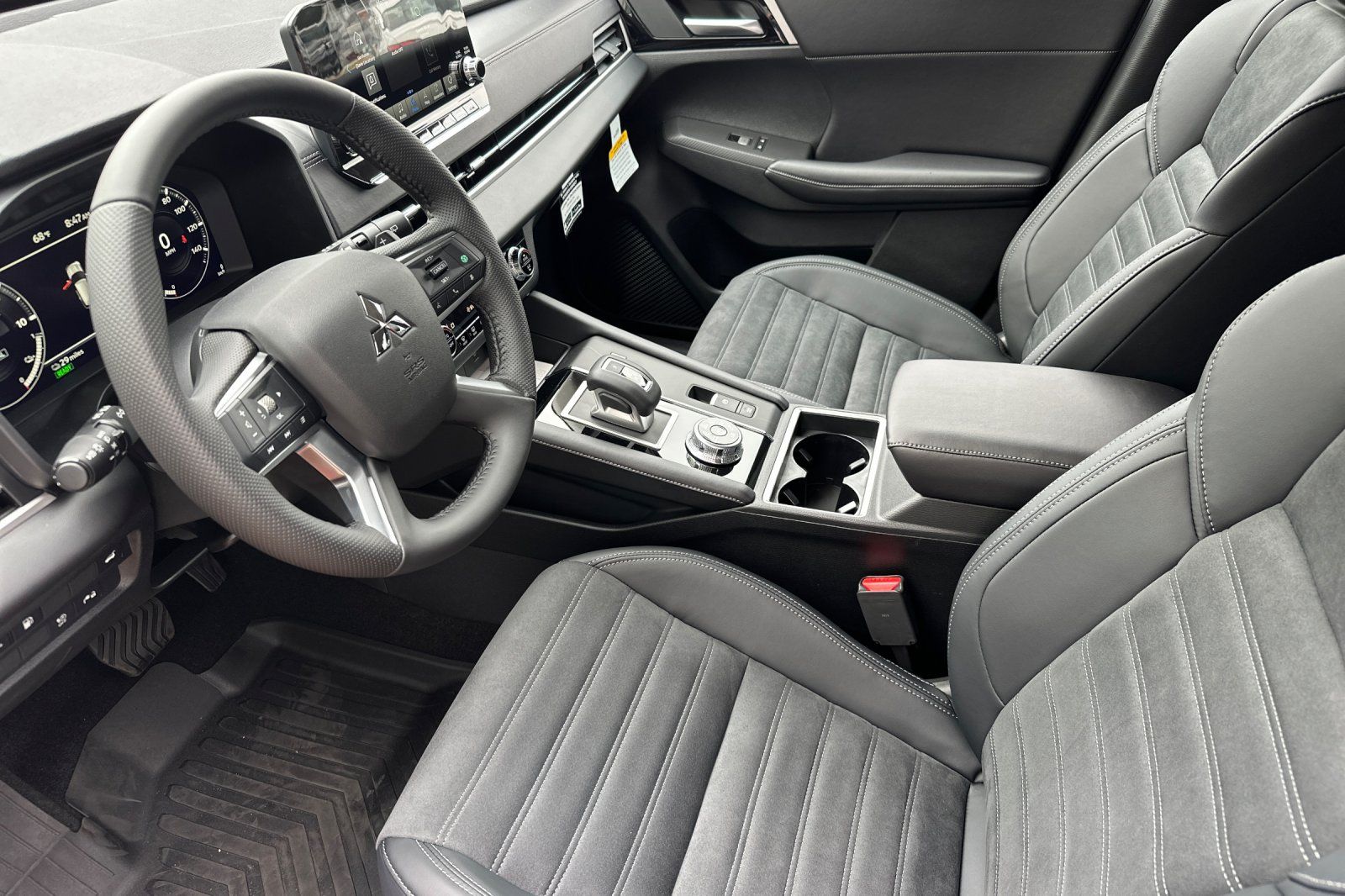 2025 Mitsubishi Outlander PHEV SE photo 9