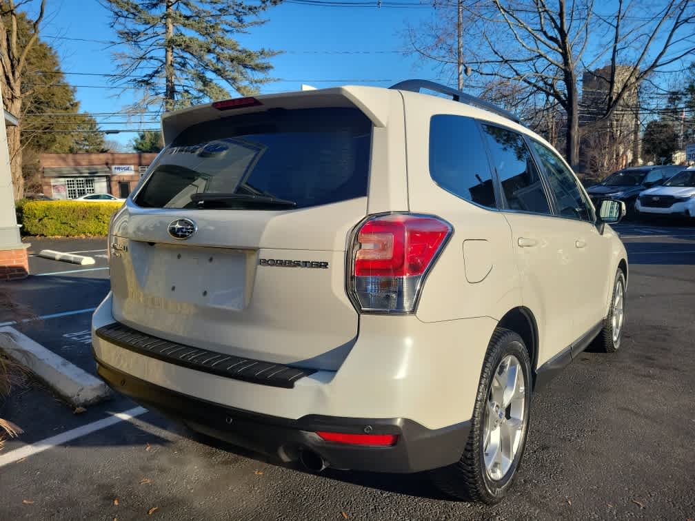 2018 Subaru Forester Touring photo 2