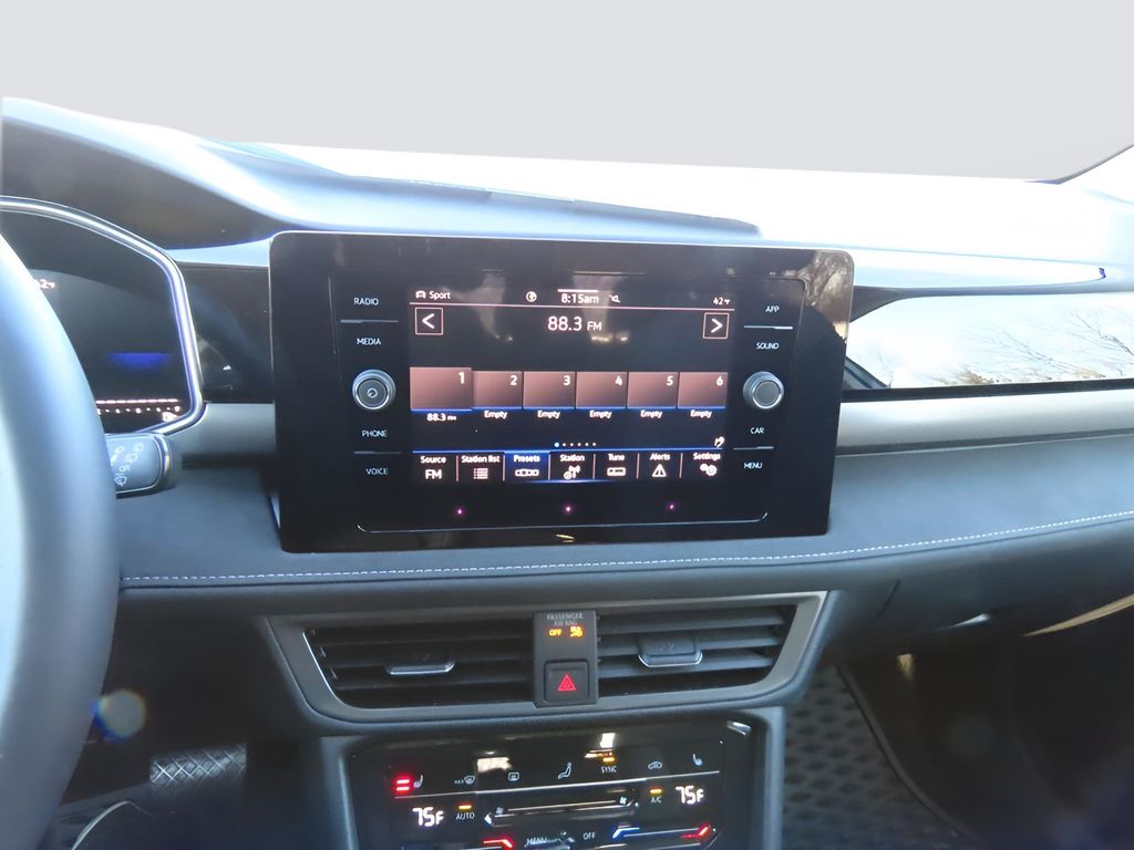 2025 Volkswagen Taos SE photo 21