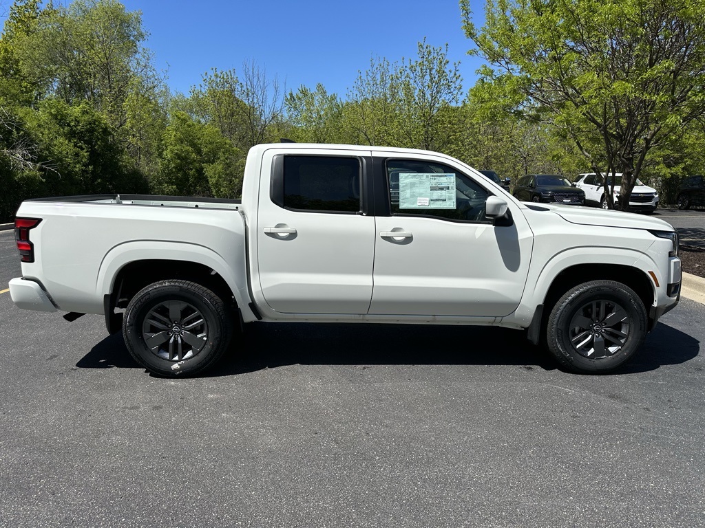 2025 Nissan Frontier Crew Cab SV photo 3