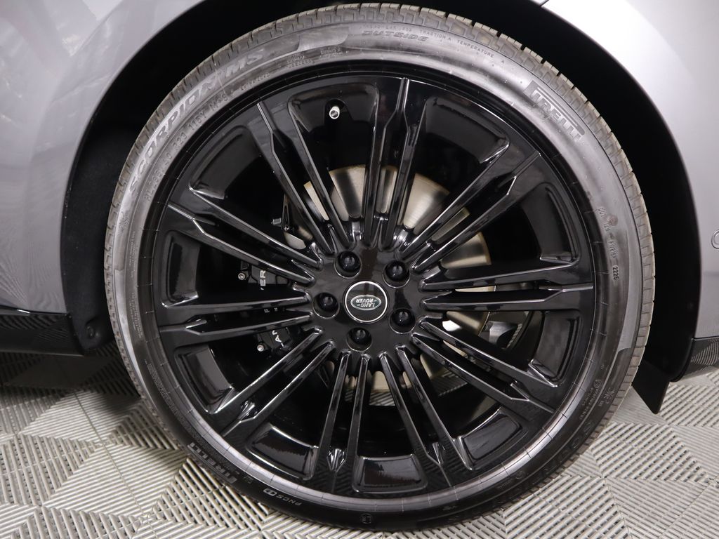 2025 Land Rover Range Rover SE photo 30