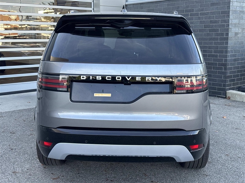 2026 Land Rover Discovery photo 5