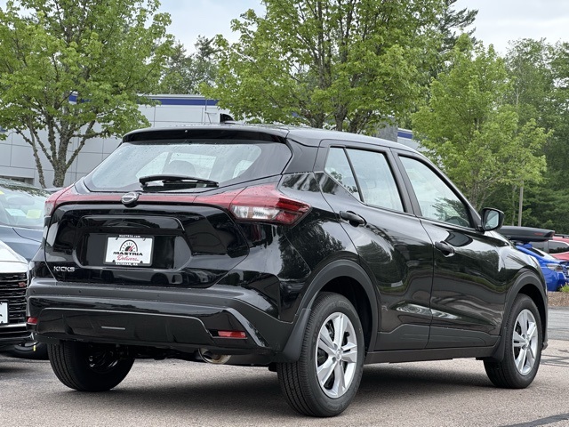 2025 Nissan Kicks Play S photo 2