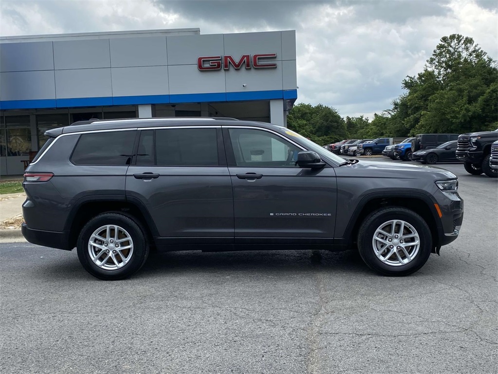 2023 Jeep Grand Cherokee Laredo Altitude photo 2