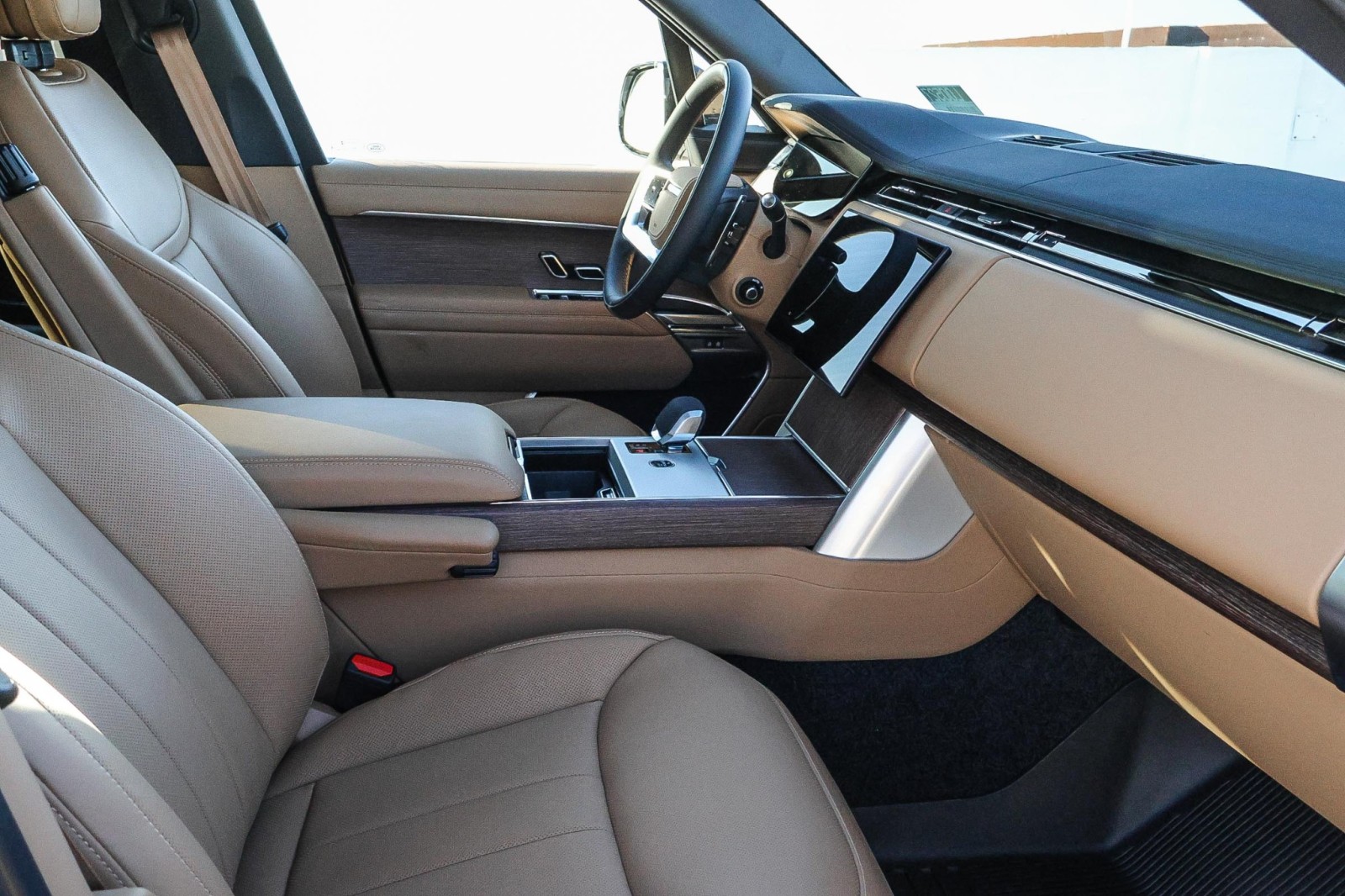 2025 Land Rover Range Rover SE photo 9