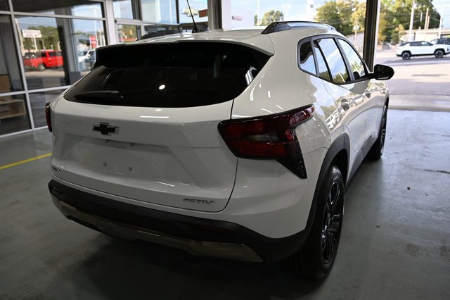 2026 Chevrolet Trax ACTIV photo 2