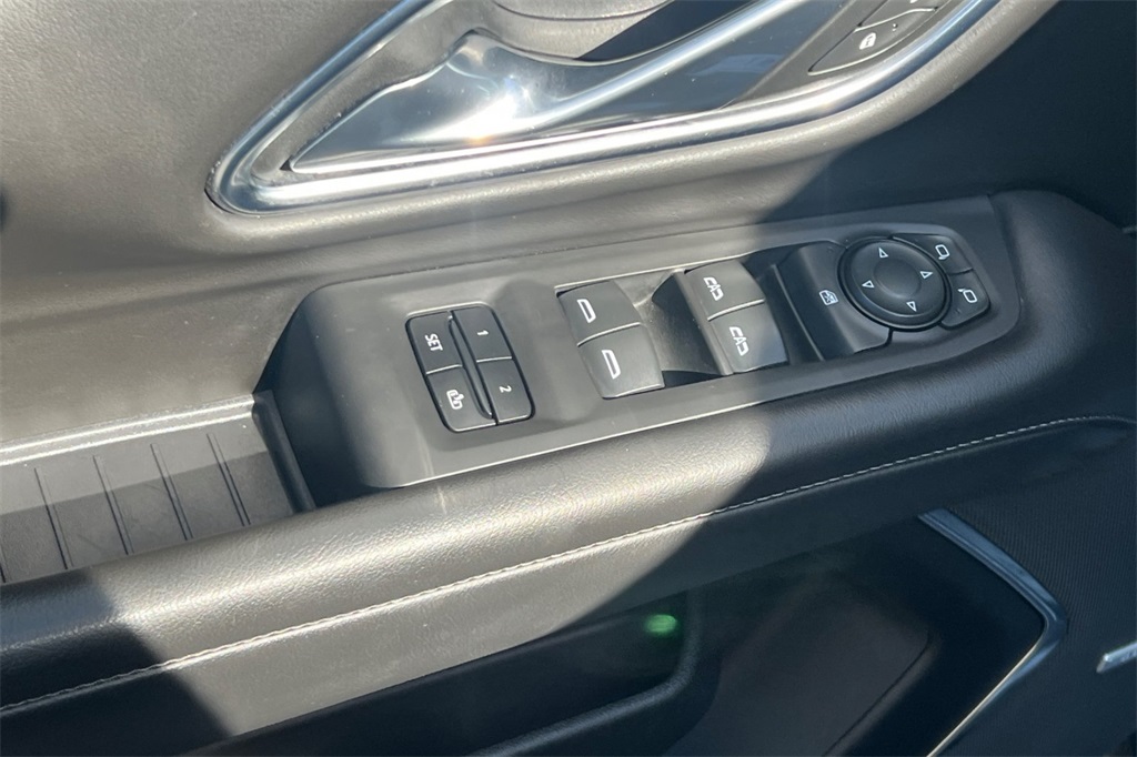 2023 Chevrolet Suburban LT photo 15