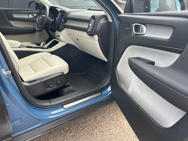 2024 Volvo XC40 Plus photo 20