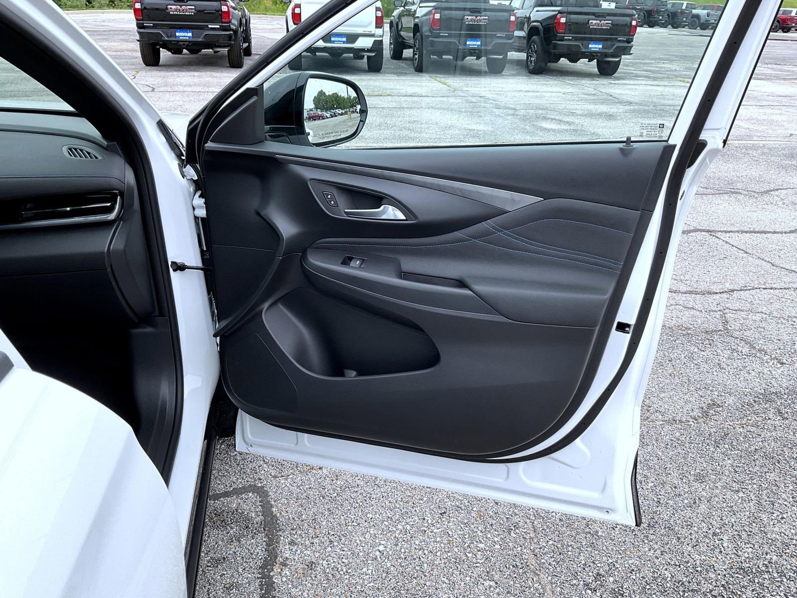 2025 Buick Envista ST photo 16