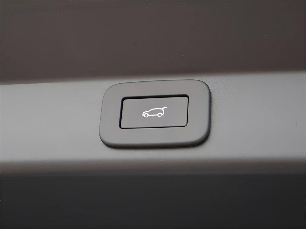 2025 Land Rover Range Rover Sport SE photo 17