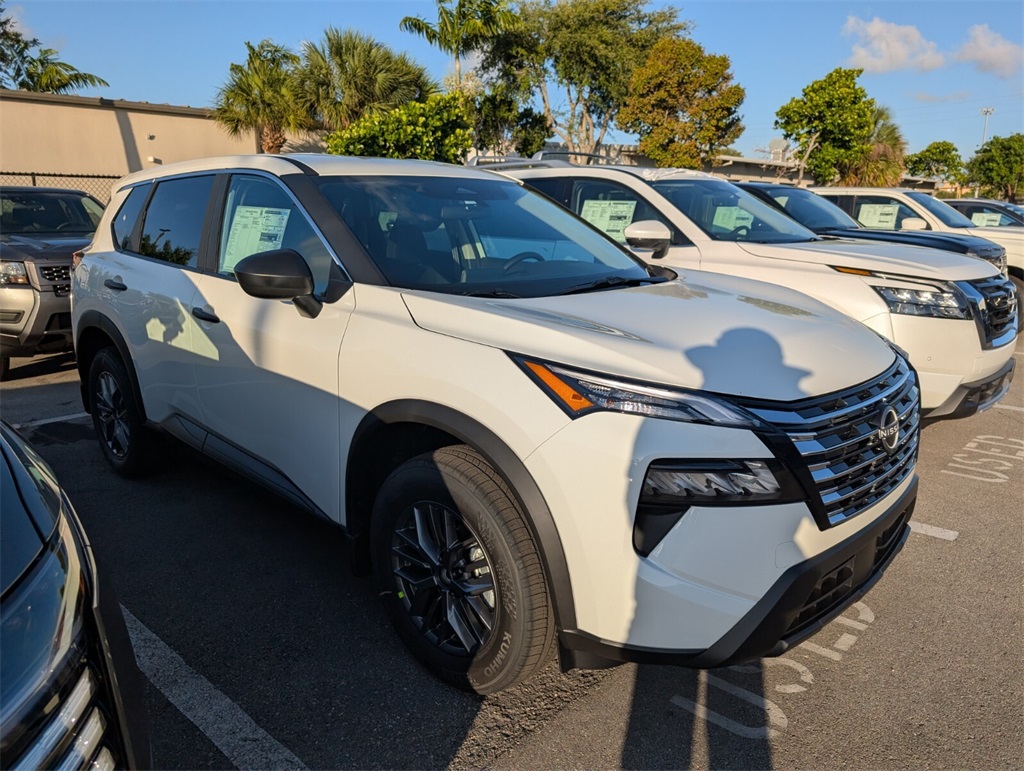 2025 Nissan Rogue S photo 2