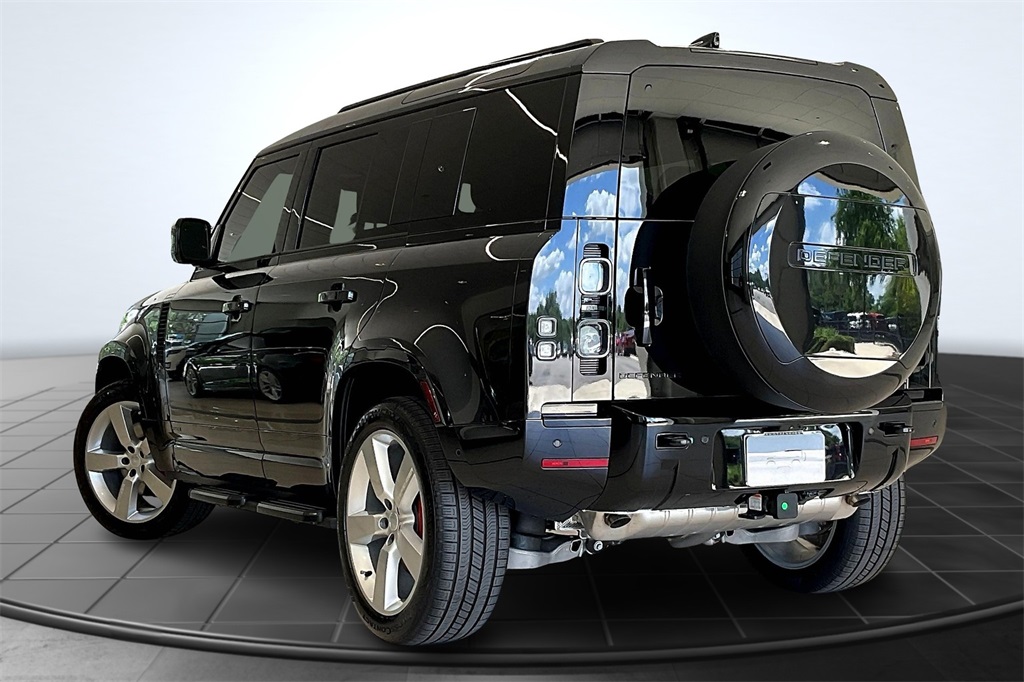 2025 Land Rover Defender 110 X photo 3