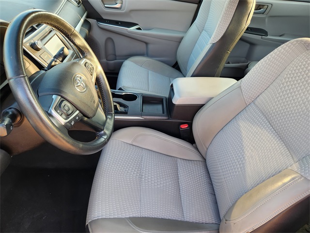 2015 Toyota Camry SE photo 13