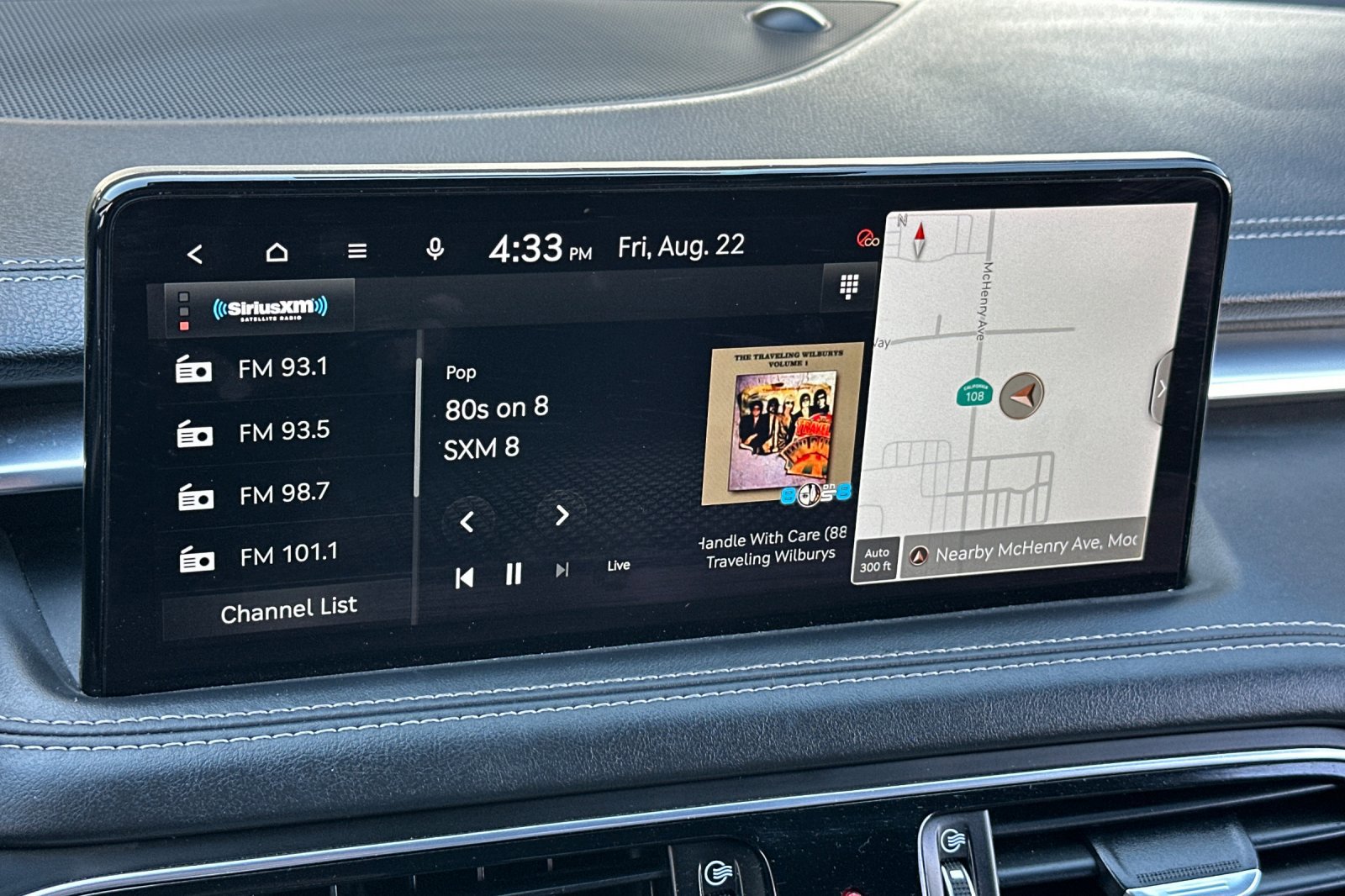 2023 Genesis G70 2.0T photo 16