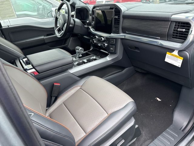 2025 Ford F-150 Lariat photo 14