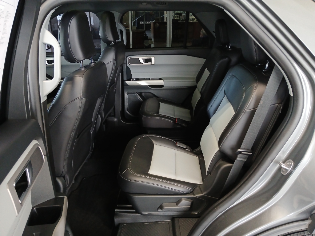 2023 Ford Explorer XLT photo 10