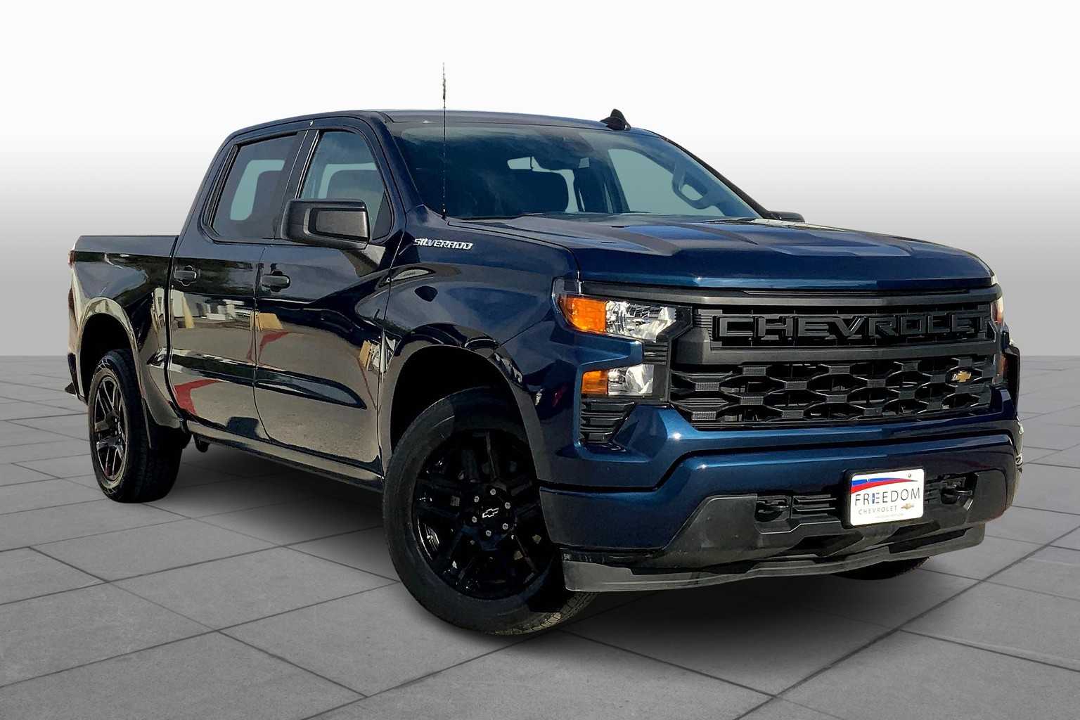 2023 Chevrolet Silverado 1500 Custom photo 2