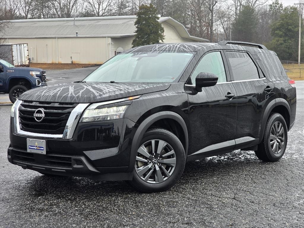 2022 Nissan Pathfinder SV's photo