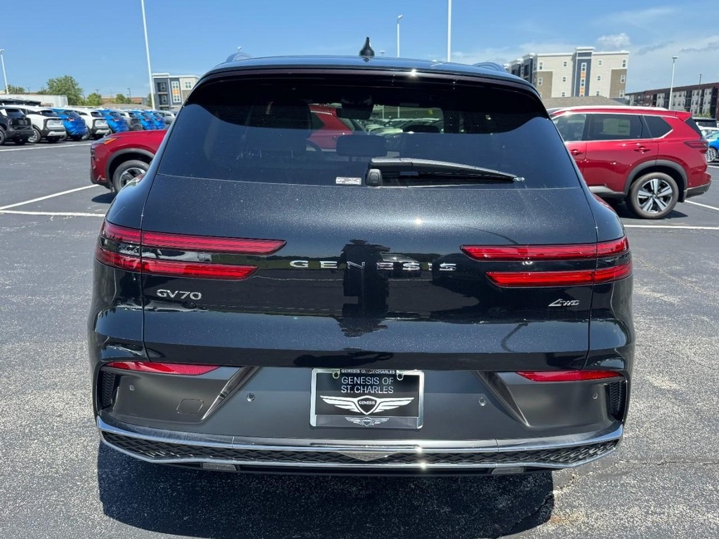 2026 Genesis GV70 2.5T Advanced photo 4