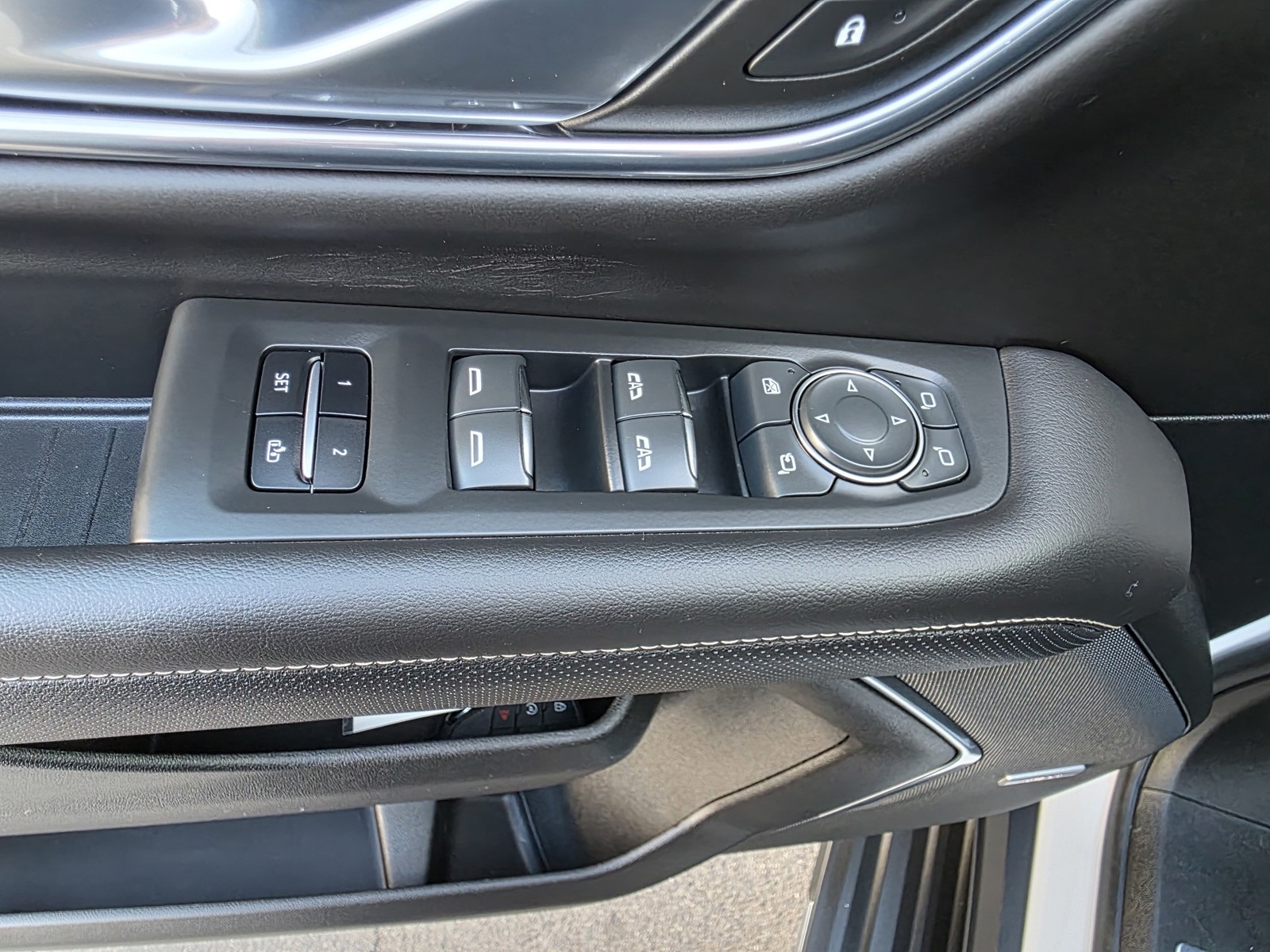 2023 Chevrolet Suburban Premier photo 25