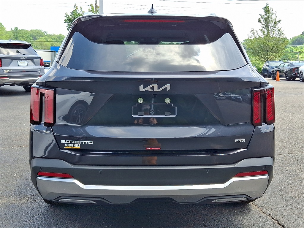 2025 Kia Sorento S photo 5