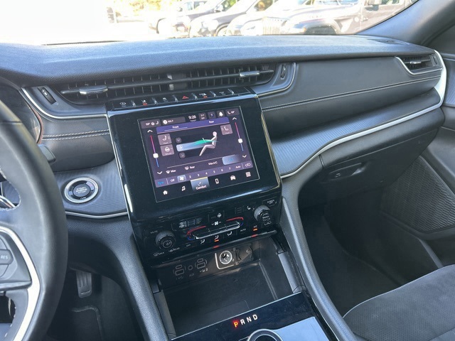 2023 Jeep Grand Cherokee Altitude photo 8