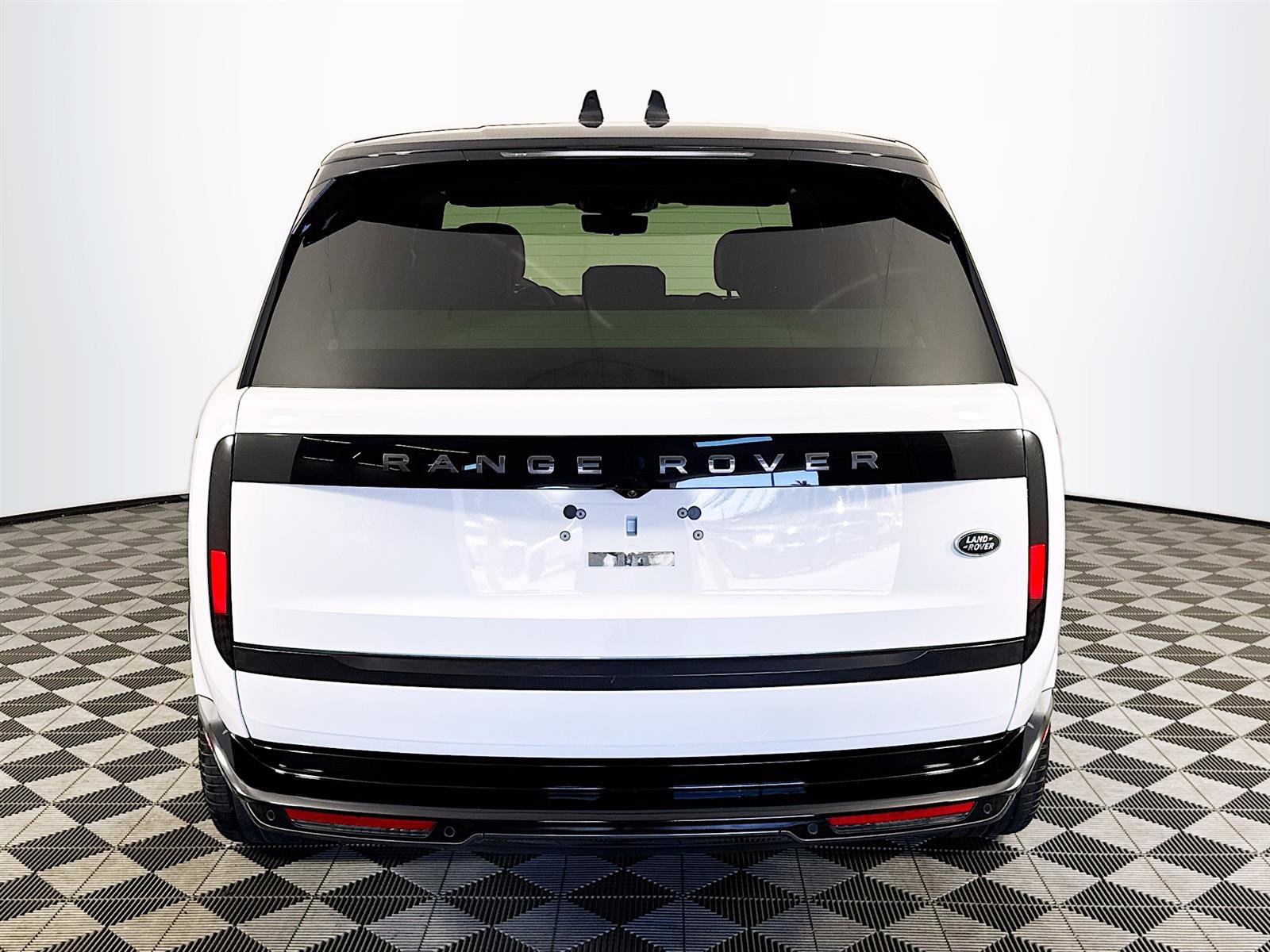 2023 Land Rover Range Rover SE photo 4