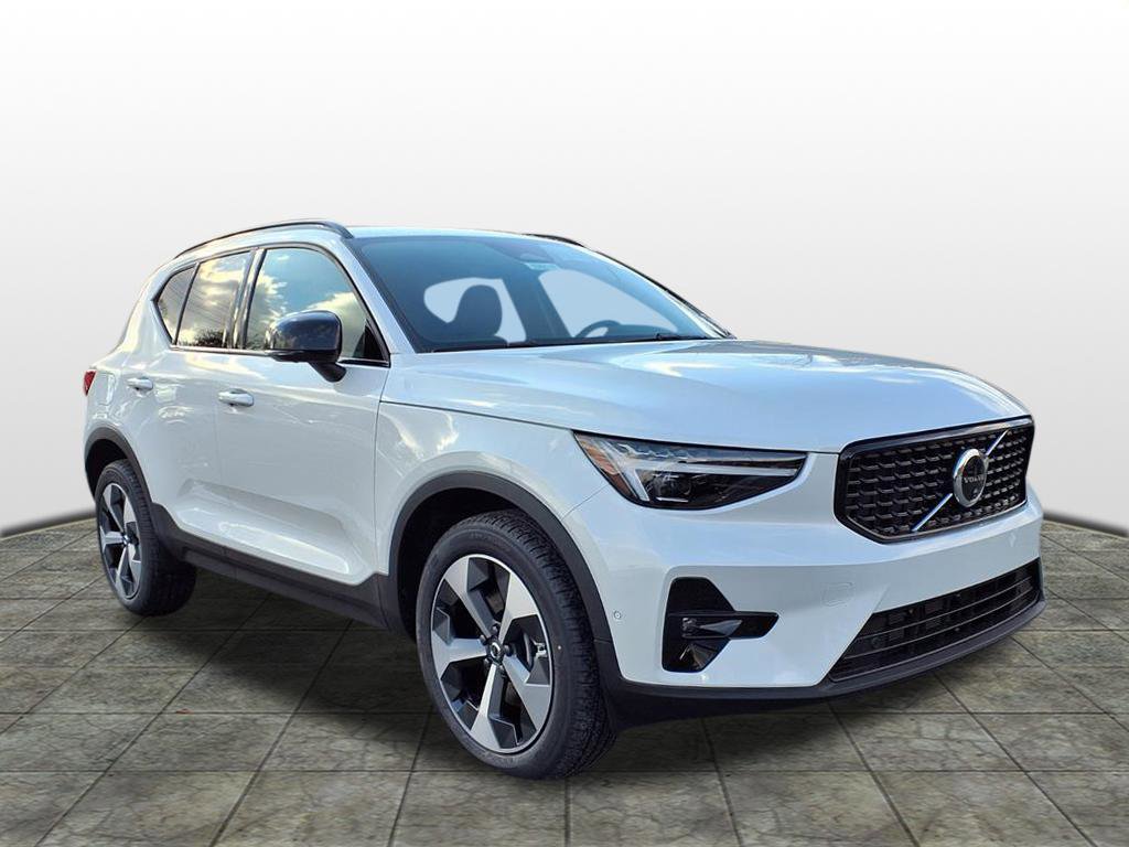2026 Volvo XC40 Plus's photo