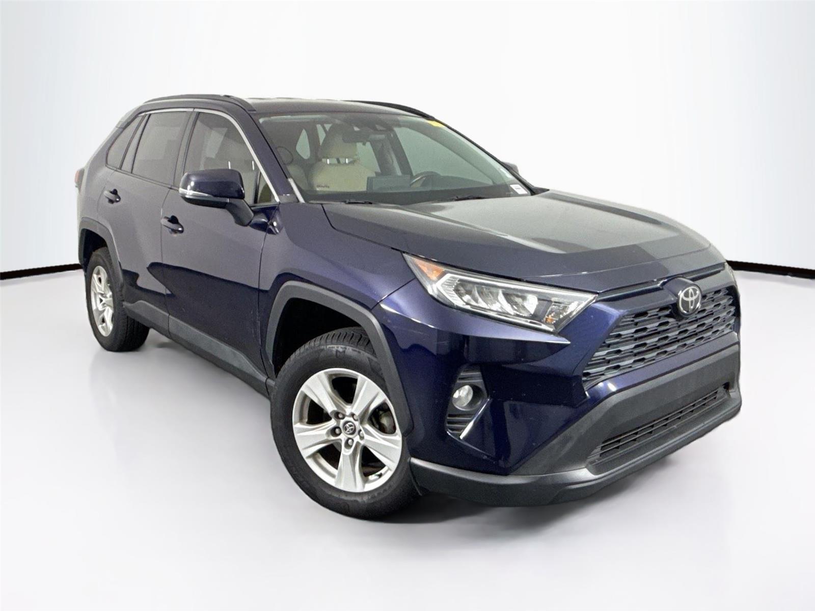 2020 Toyota RAV4 XLE photo 4