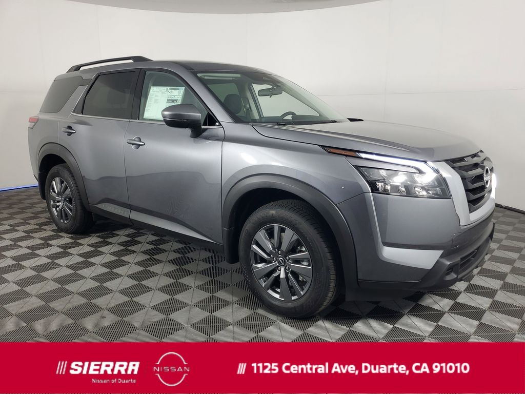 2025 Nissan Pathfinder SV's photo