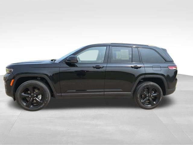 2022 Jeep Grand Cherokee Altitude photo 2