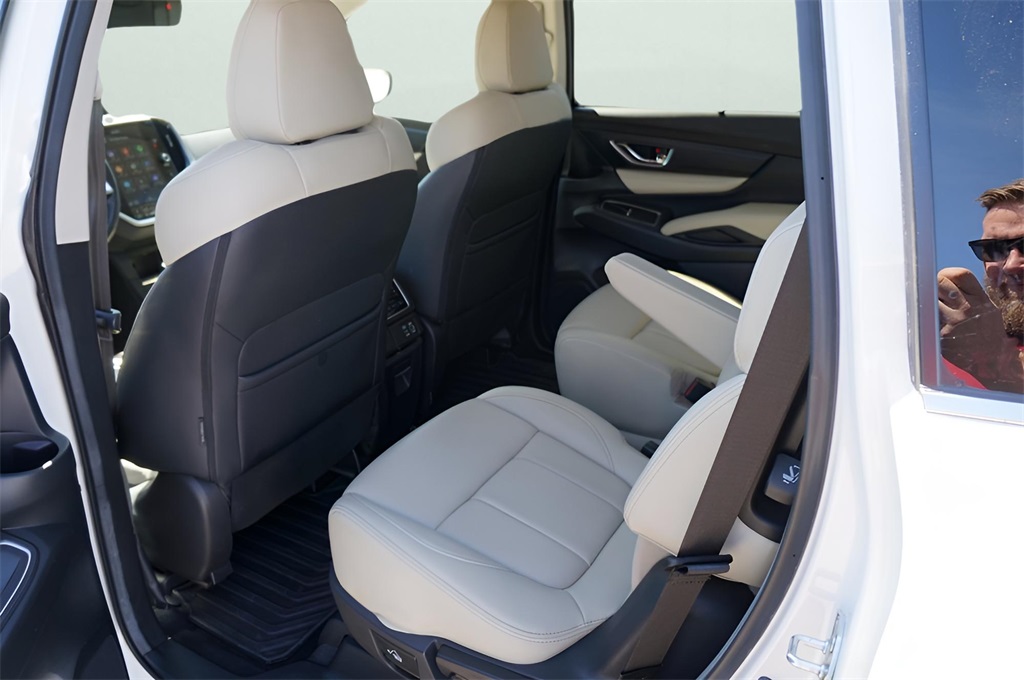 2024 Subaru Ascent Limited photo 2