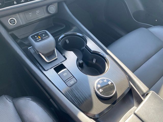 2023 Nissan Rogue SV photo 16