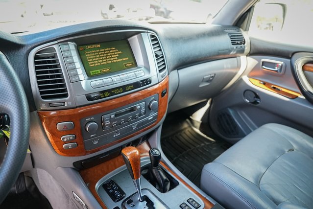 2006 Lexus LX 470 photo 19