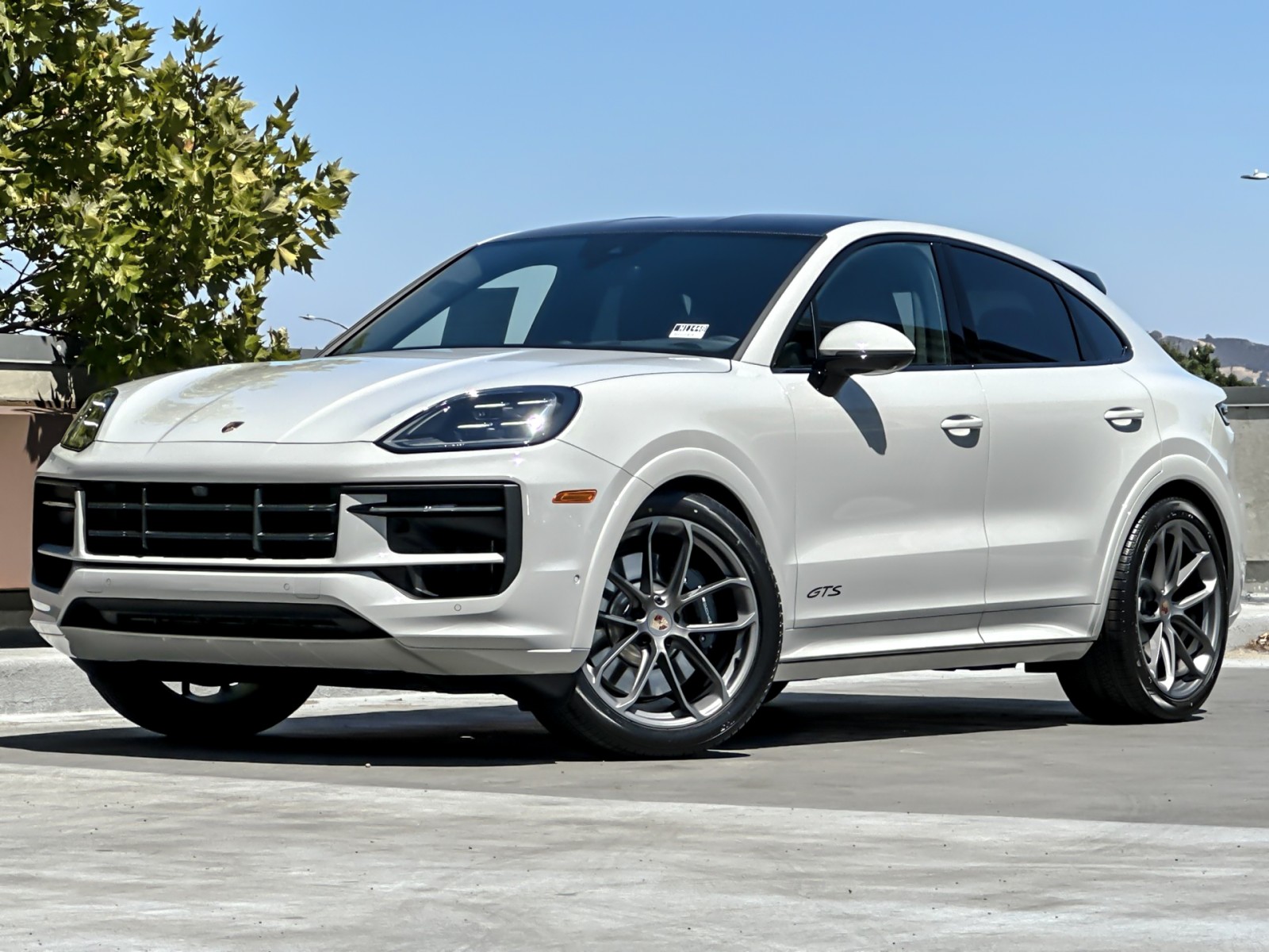 2025 Porsche Cayenne GTS Coupe photo 2
