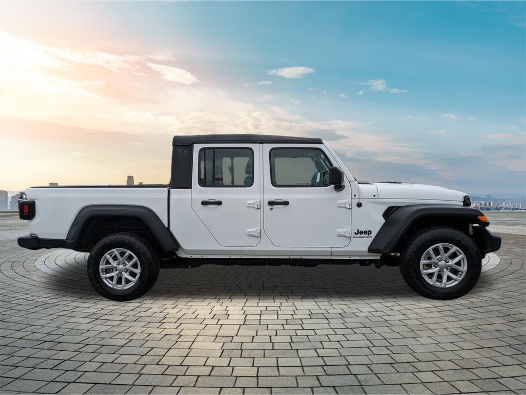 2022 Jeep Gladiator Sport photo 4