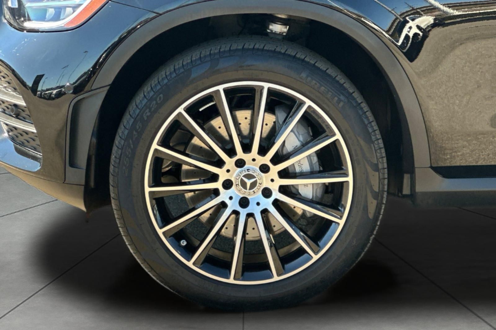 2022 Mercedes Benz GLC 300 photo 3