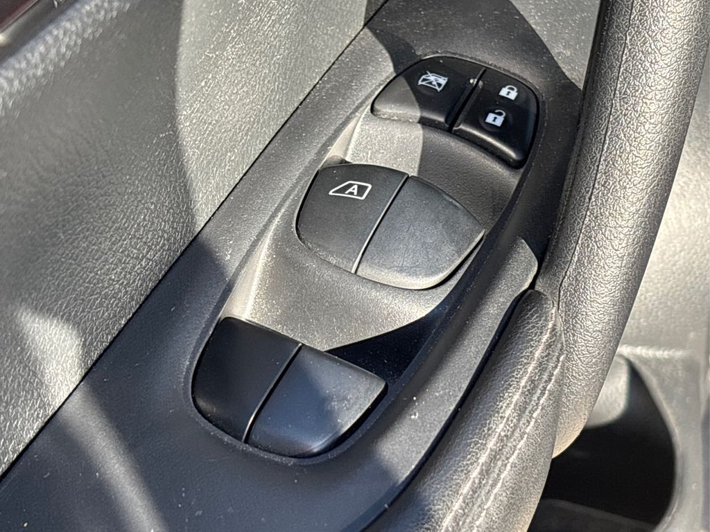 2019 Nissan Rogue SV photo 26