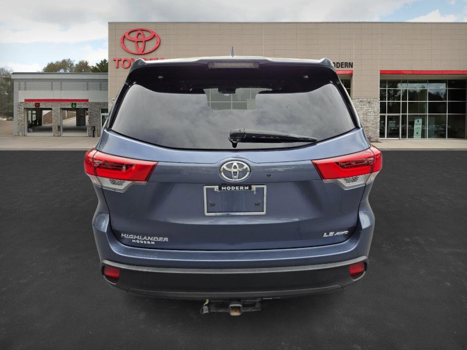 2019 Toyota Highlander LE Plus photo 4