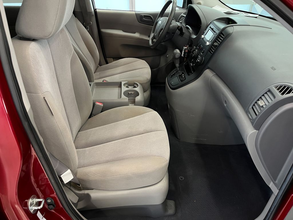 2010 Kia Sedona LX photo 27