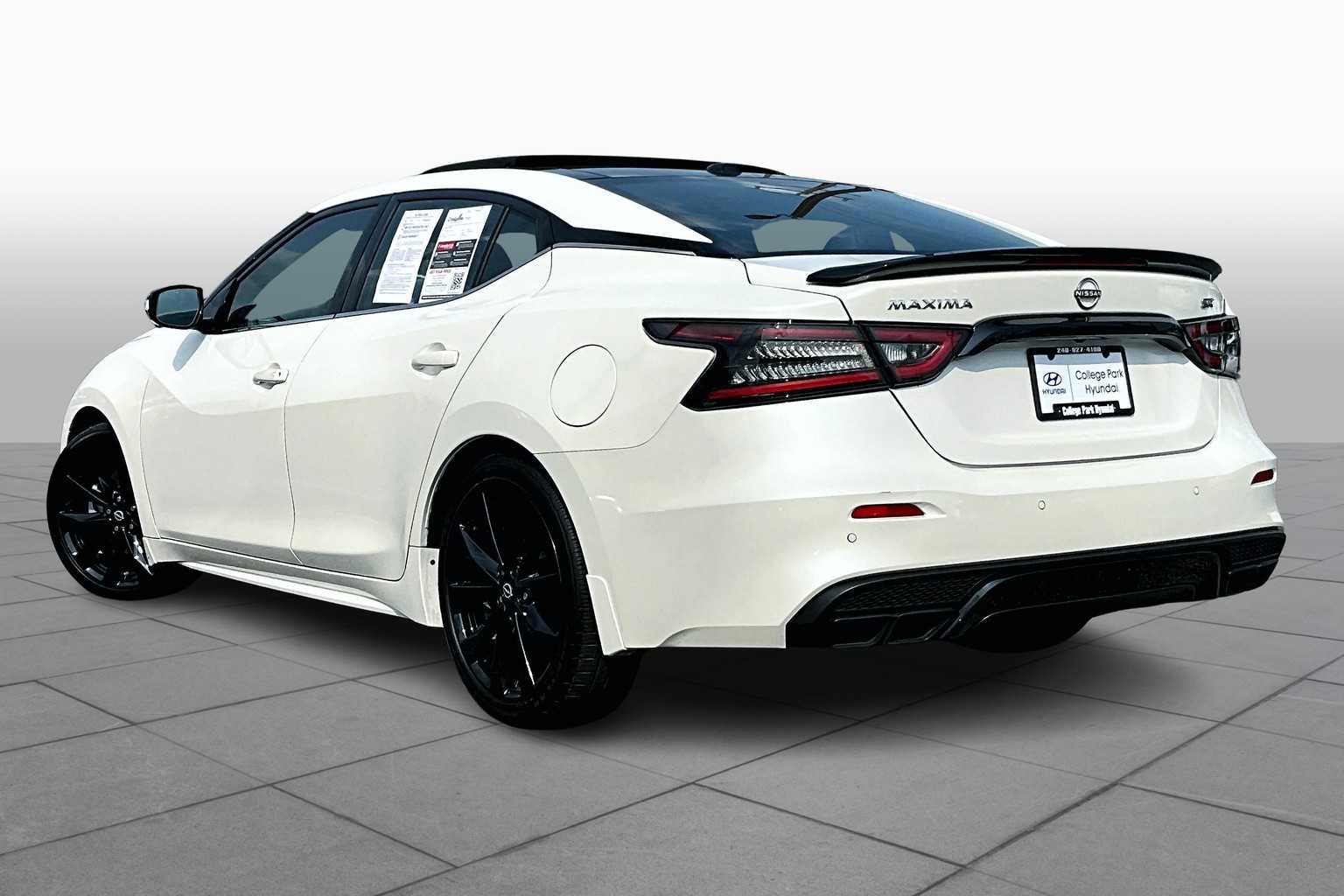 2023 Nissan Maxima SR photo 11