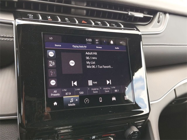 2025 Jeep Grand Cherokee Laredo Altitude photo 18