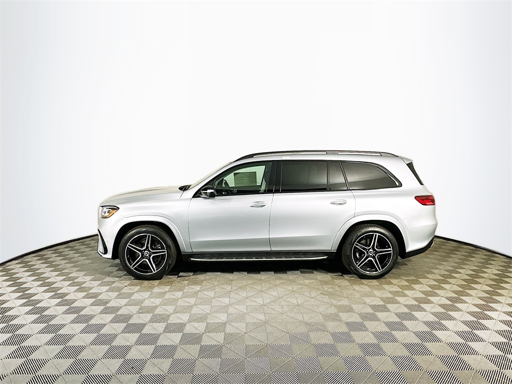 2026 Mercedes Benz GLS 450 4MATIC photo 3