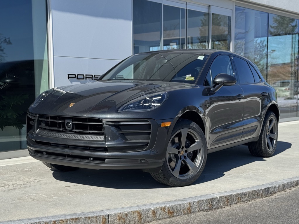 2025 Porsche Macan's photo