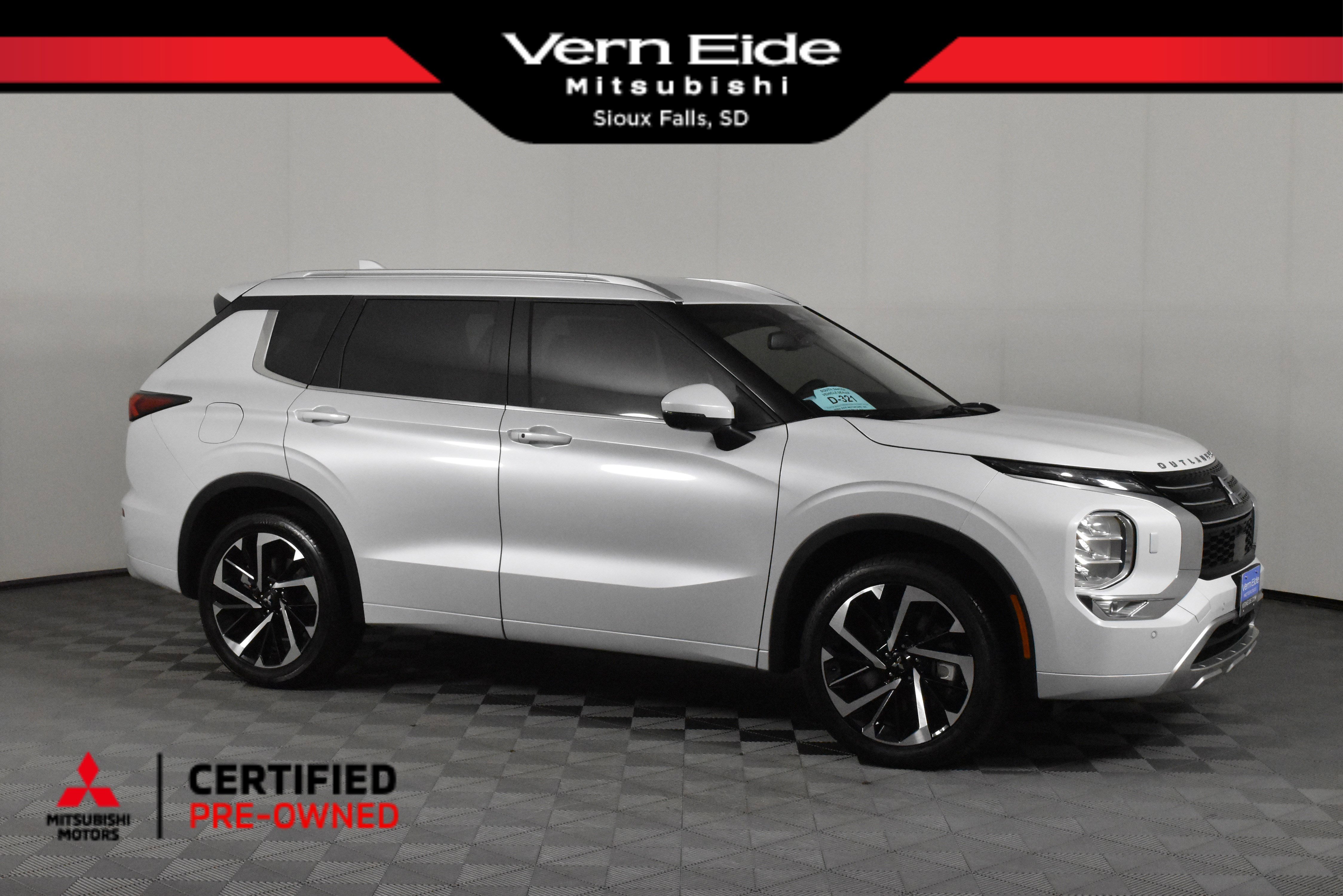 2023 Mitsubishi Outlander SEL's photo