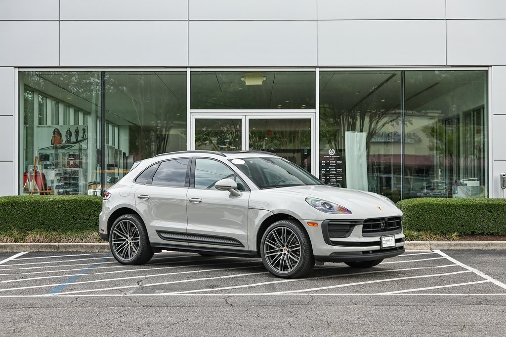 2025 Porsche Macan T photo 9