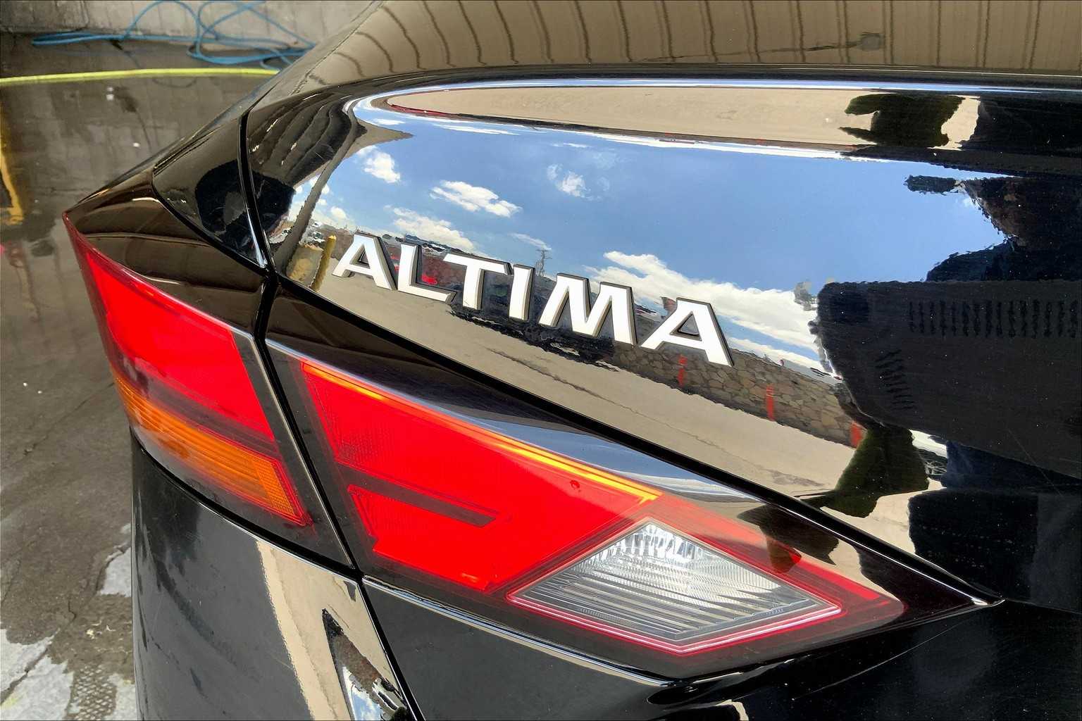 2023 Nissan Altima 2.5 SV photo 9
