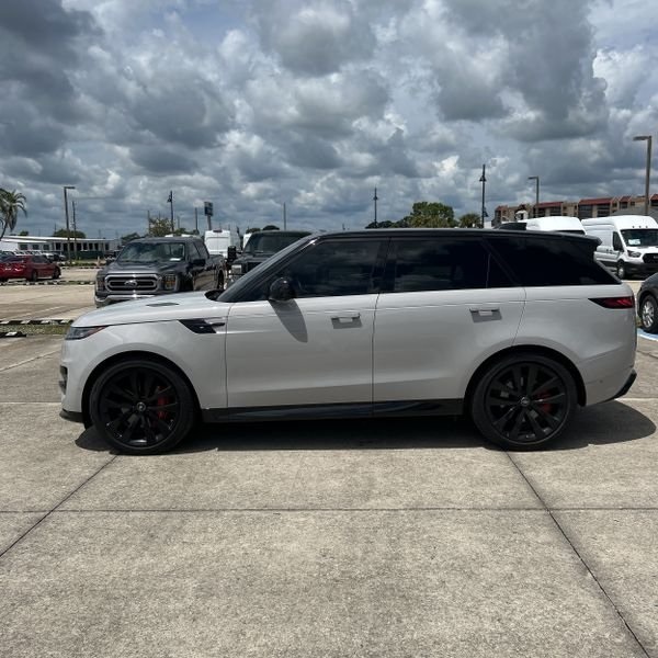 2023 Land Rover Range Rover Sport SE photo 2