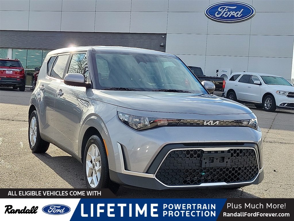 2023 Kia Soul LX's photo