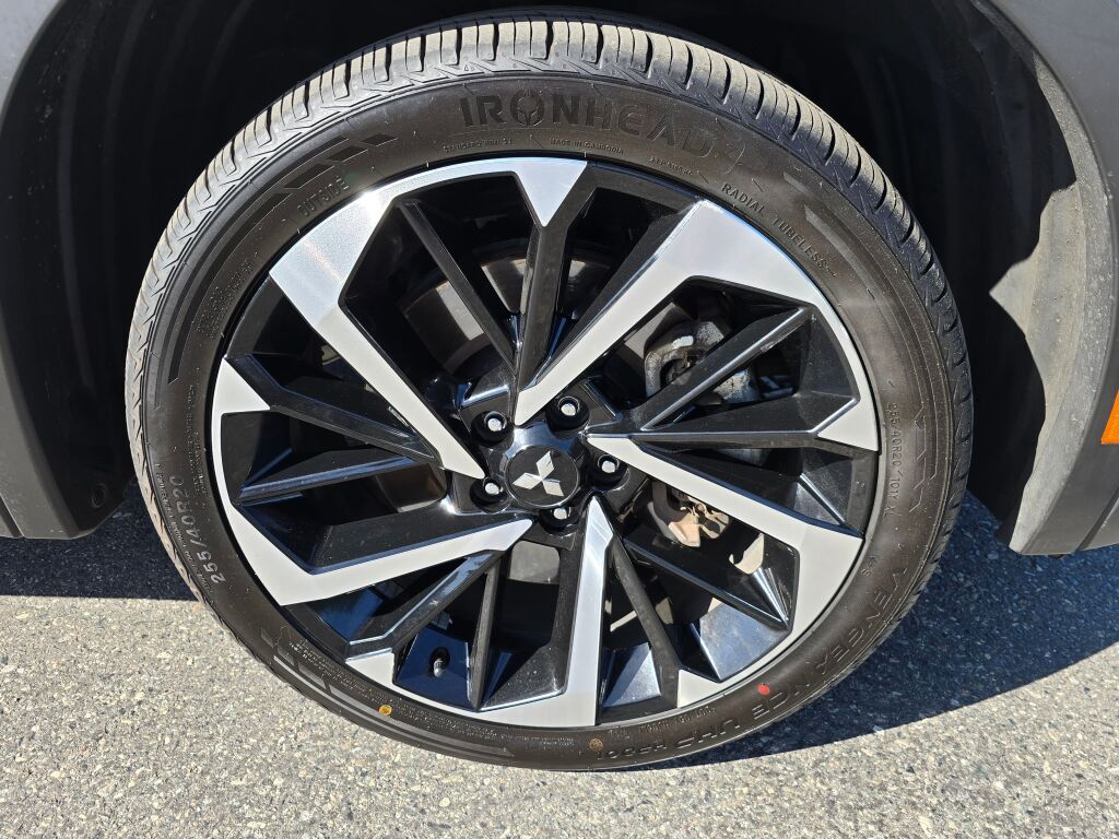 2023 Mitsubishi Outlander SE Black Edition Ralliart photo 8